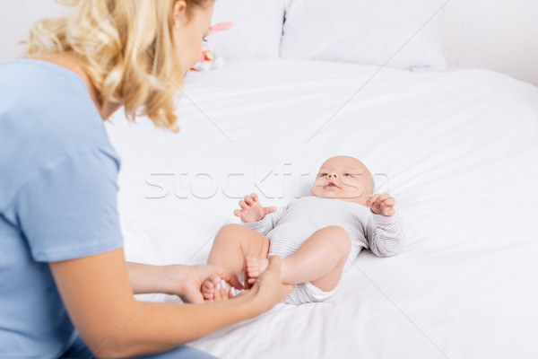 Mãe pé tiro pequeno bebê Foto stock © LightFieldStudios