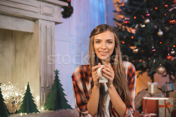 Stockfoto: Vrouw · beker · warme · drank · portret · glimlachende · vrouw · handen