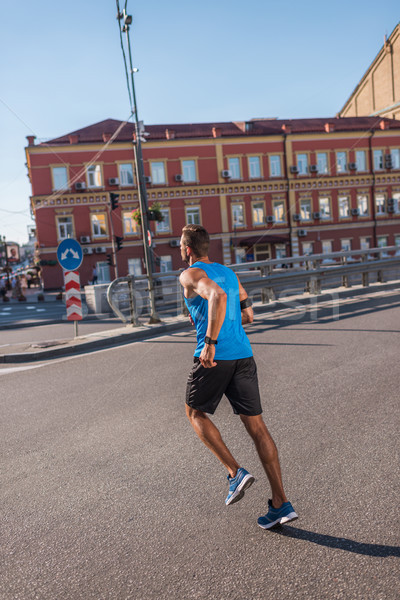 Uprawiający jogging odzież sportowa szkolenia uruchomiony miasta człowiek Zdjęcia stock © LightFieldStudios