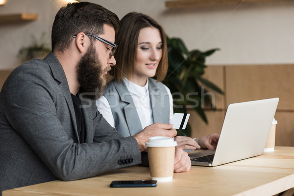 Foto d'archivio: Business · partner · conversazione · cafe · uomo · carta · di · credito