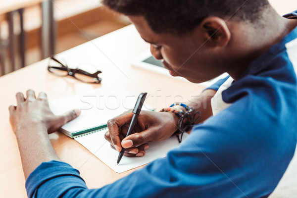 Foto d'archivio: Iscritto · notebook · primo · piano · shot · african · american · studente