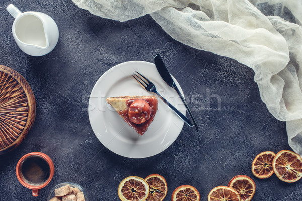 Górę widoku kawałek karmel ciasto Zdjęcia stock © LightFieldStudios