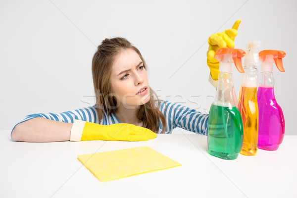Frau Spray Flaschen Gummihandschuhe Mädchen Stock foto © LightFieldStudios