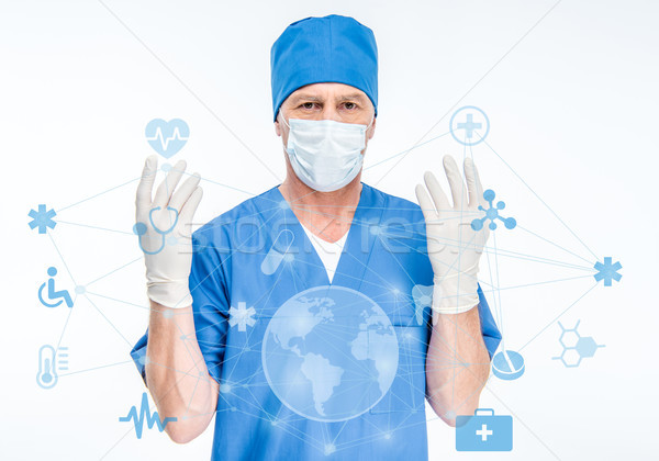 Senior masculin chirurg gata operatie medic Imagine de stoc © LightFieldStudios