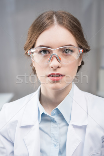 Profissional feminino cientista retrato jovem óculos de proteção Foto stock © LightFieldStudios