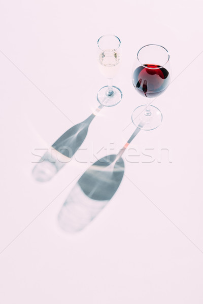 Deux verres vin rouge vin blanc longtemps [[stock_photo]] © LightFieldStudios