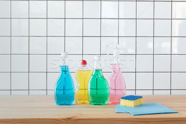 Productos de limpieza esponja primer plano vista plástico botellas Foto stock © LightFieldStudios