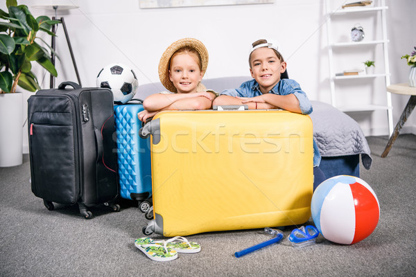 дети поездку брат сестра кровать Сток-фото © LightFieldStudios