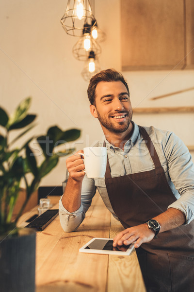 Barista csésze kávé portré mosolyog másfelé néz Stock fotó © LightFieldStudios