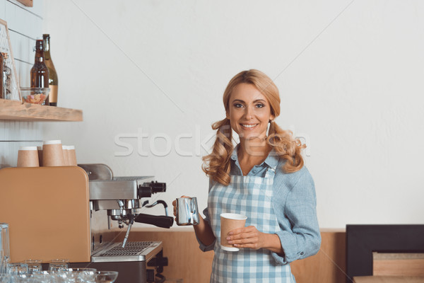 Barista Kaffee schönen halten Stock foto © LightFieldStudios