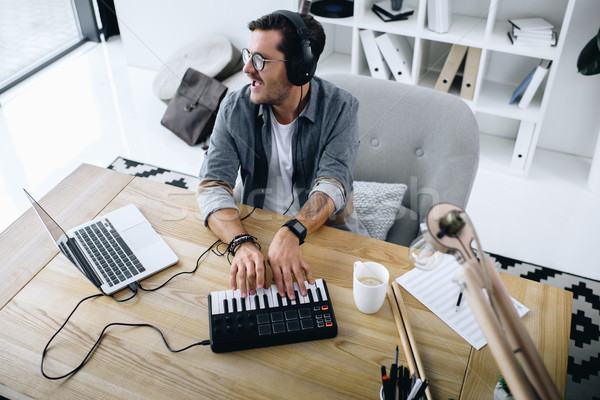 Foto stock: Jóvenes · sonido · fabricante · superior · vista · feliz