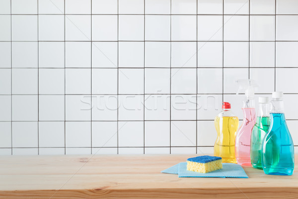 Czyszczenia gąbki plastikowe butelek kolorowy grupy Zdjęcia stock © LightFieldStudios
