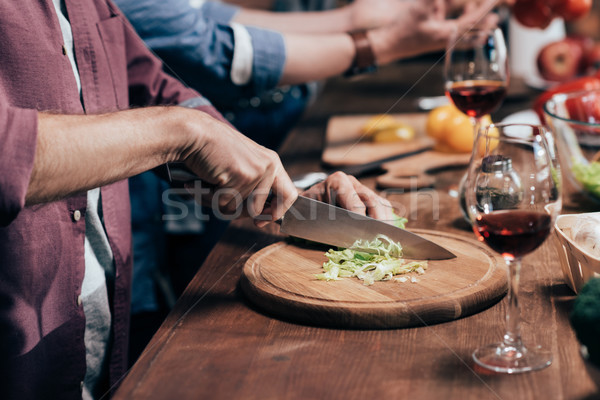 Person Schneiden Salat erschossen Kochen Abendessen Stock foto © LightFieldStudios
