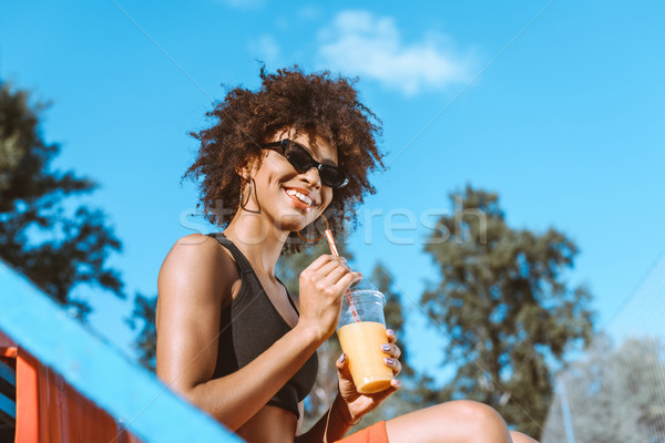 Femme jus jeunes sport Soutien-gorge séance [[stock_photo]] © LightFieldStudios