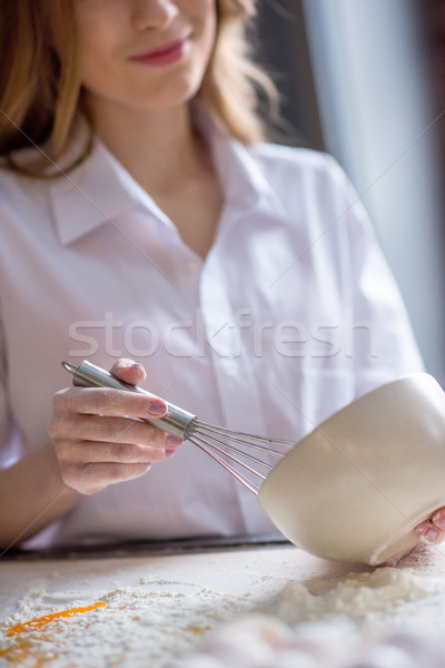 Femme oeufs bol vue jeune femme cuisine Photo stock © LightFieldStudios