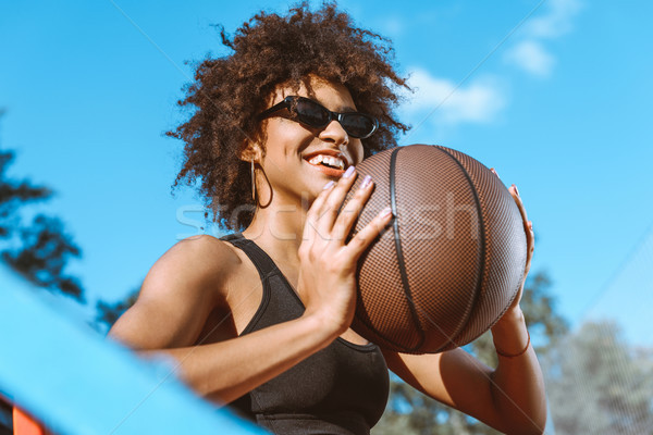 Сток-фото: женщину · баскетбол · молодые · спортивных · бюстгальтер
