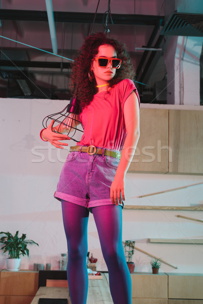 élégant femme lunettes de soleil bar lustre [[stock_photo]] © LightFieldStudios
