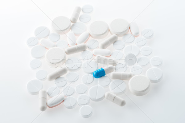 Közelkép kilátás orvosi tabletták kapszulák fehér Stock fotó © LightFieldStudios