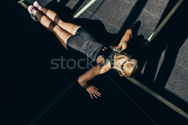 Sportsmenka shot młodych odzież sportowa Zdjęcia stock © LightFieldStudios