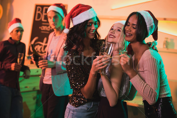Multicultural femei ochelari şampanie focus selectiv zâmbitor Imagine de stoc © LightFieldStudios