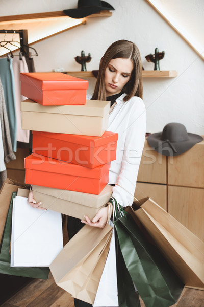 Stock fotó: Nő · bevásárlótáskák · dobozok · gyönyörű · elegáns · tart