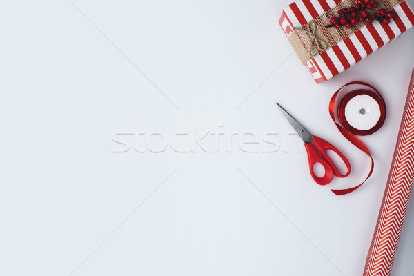 Zdjęcia stock: Christmas · obecnej · papier · pakowy · wstążka · nożyczki · odizolowany