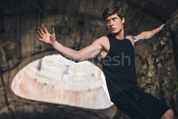 Foto stock: Hombre · escalada · ruinas · centrado · fitness