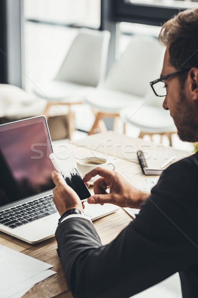 Foto stock: Empresario · jóvenes · lugar · de · trabajo · negocios · oficina