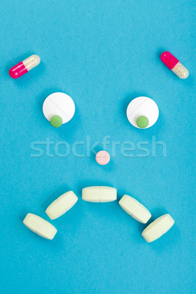 Trist pastile nefericit droguri albastru faţă Imagine de stoc © Lighthunter