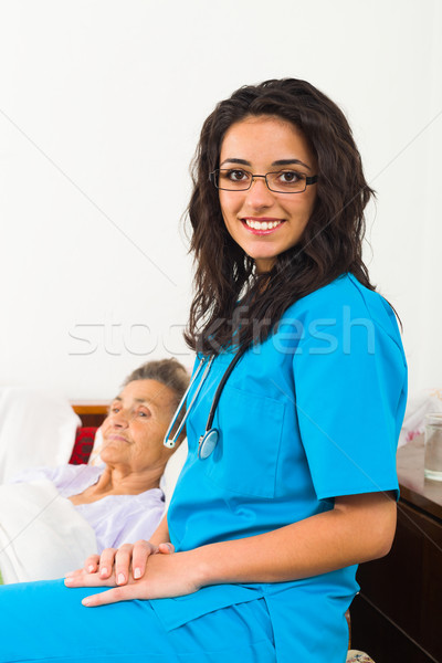 Hilfreich Krankenschwestern glücklich freudige ältere Stock foto © Lighthunter