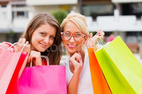 Shopping filles temps libre sur [[stock_photo]] © Lighthunter