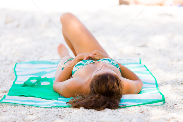 Dormir plage jeunes brunette fille olive [[stock_photo]] © Lighthunter