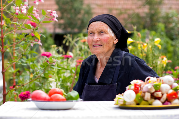 Idős nő beszél asztal öregasszony különböző friss zöldségek Stock fotó © Lighthunter