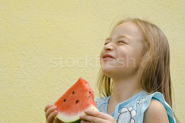 [[stock_photo]]: Heureux · petite · fille · tranche · pastèque · sourire · enfant