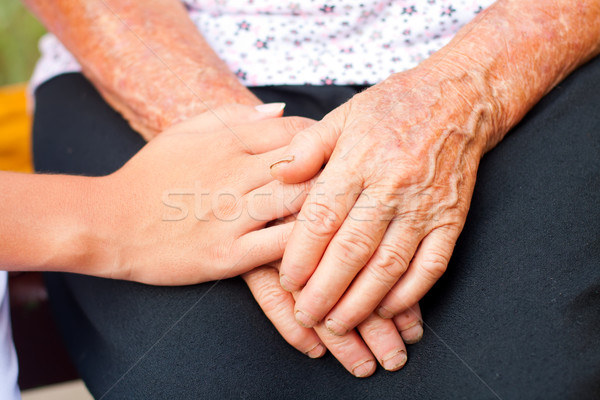 Foto stock: Jovem · mãos · idoso · médico · casa