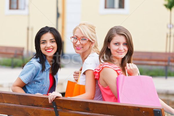 Stock fotó: Vásárlás · káprázatos · lányok · bevásárlótáskák · ül · pad