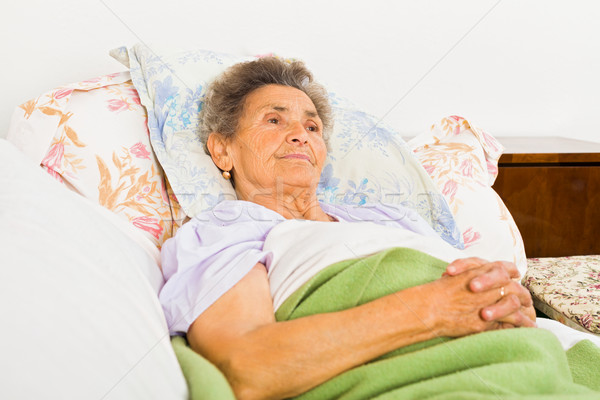 Mais velho povos diariamente mulher cama provérbio Foto stock © Lighthunter