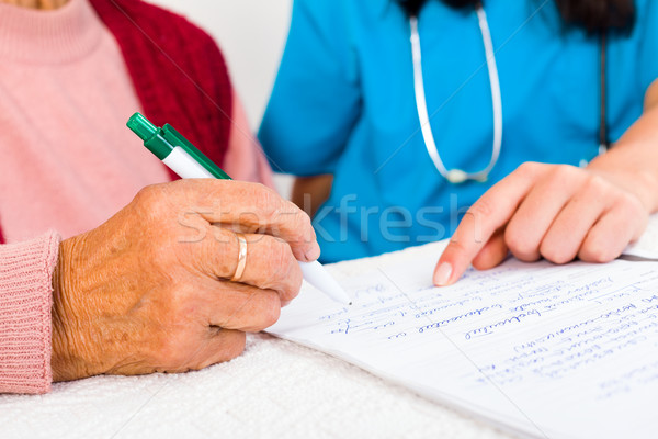 [[stock_photo]]: Contrat · maison · de · retraite · infirmière · aider · âgées · maison