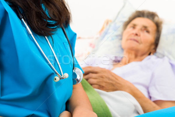 Verpleegkundige ouderen verpleeginrichting zorg helpen vreugde Stockfoto © Lighthunter