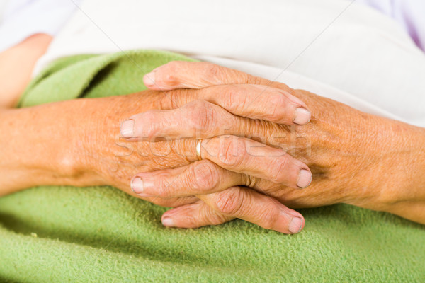 Mais velho povos diariamente mulher cama provérbio Foto stock © Lighthunter