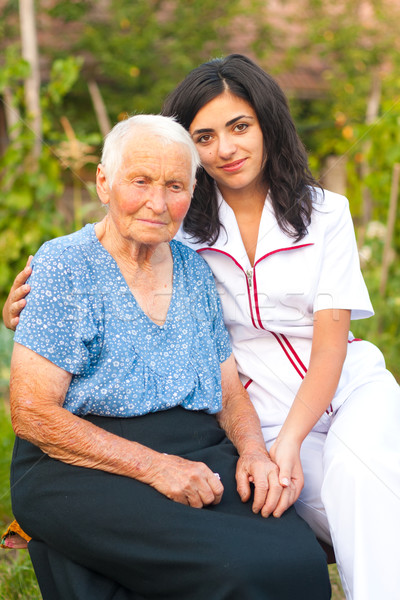 Foto stock: Médico · idoso · senhora · jovem · enfermeira