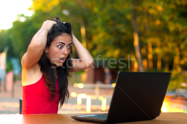 Nie zdziwiony kobieta komputera pracy student Zdjęcia stock © Lighthunter