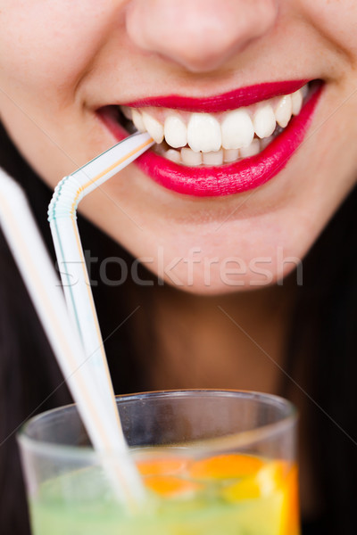 Hermosa sonrisa mujer hermosa labios paja cóctel Foto stock © Lighthunter