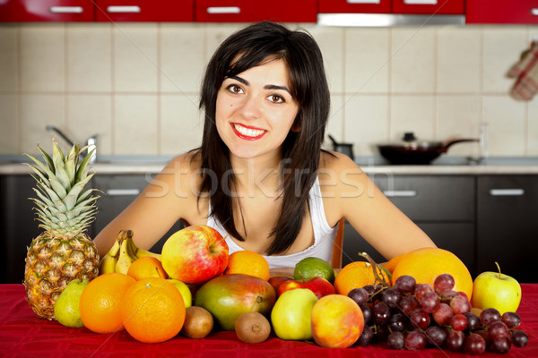 Donna frutti bella ragazza sorridere seduta alimentare Foto d'archivio © Lighthunter