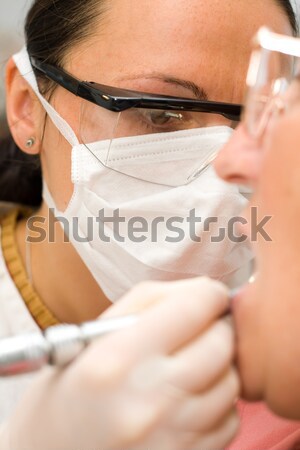 Foto stock: Jovem · dentista · trabalhando · velho · dentes · turbina