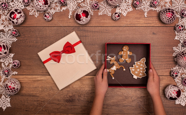 Ragazzi mani apertura Natale regalo pan di zenzero Foto d'archivio © lightkeeper