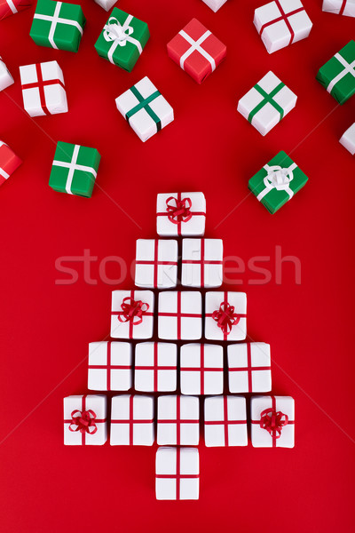 [[stock_photo]]: Arbre · de · noël · faible · présents · cases · relevant · neige