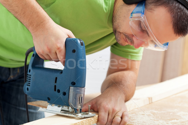 Mann arbeiten Holz elektrische sah Sicherheit Stock foto © lightkeeper