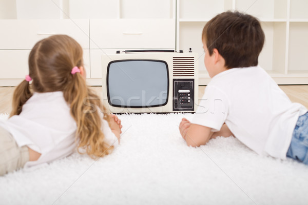 孩子們 看電視 觀看 老 電視 集 商業照片 © lightkeeper