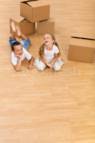 Gülme çocuklar zemin yeni ev karton kutuları Stok fotoğraf © lightkeeper